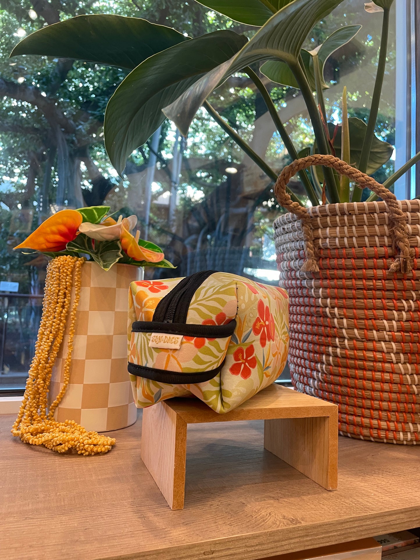 Retro Tropical Holoholo Pouch