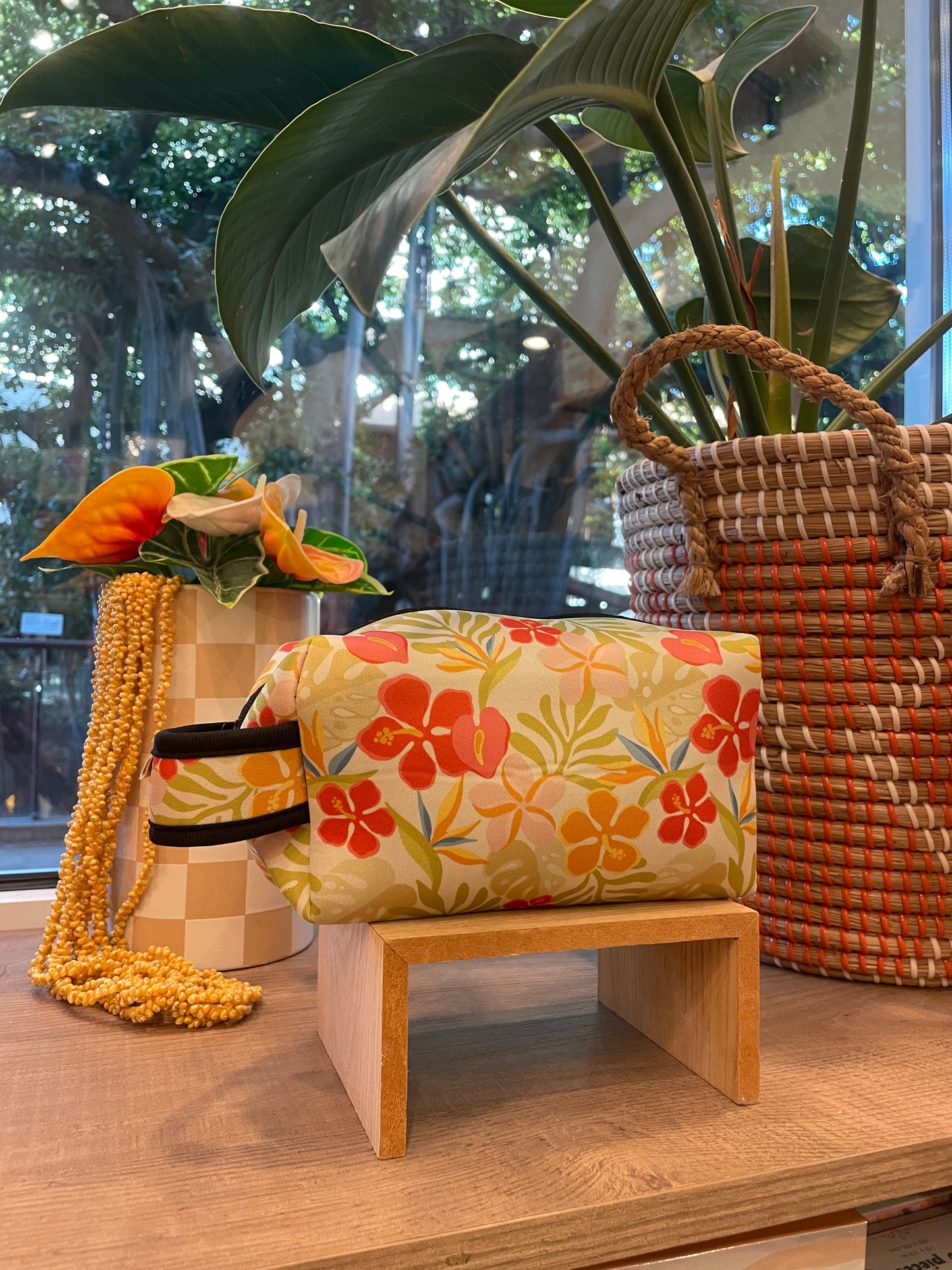 Retro Tropical Holoholo Pouch