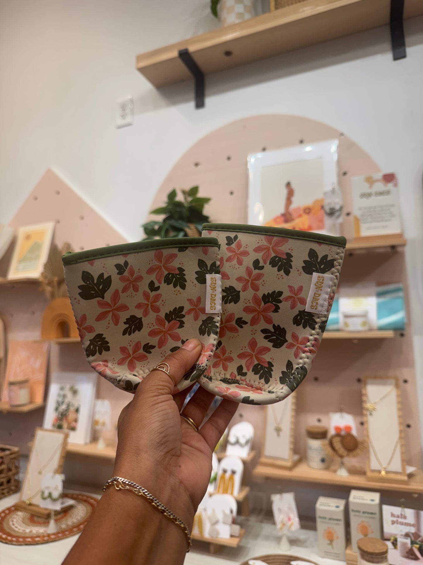 Retro plumeria coffee sleeve SML