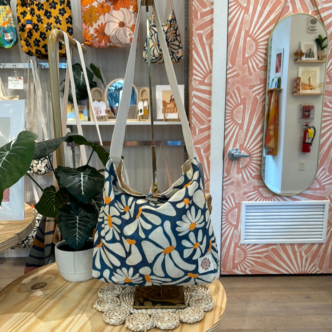Hobo bag in Retro whimsy daisy