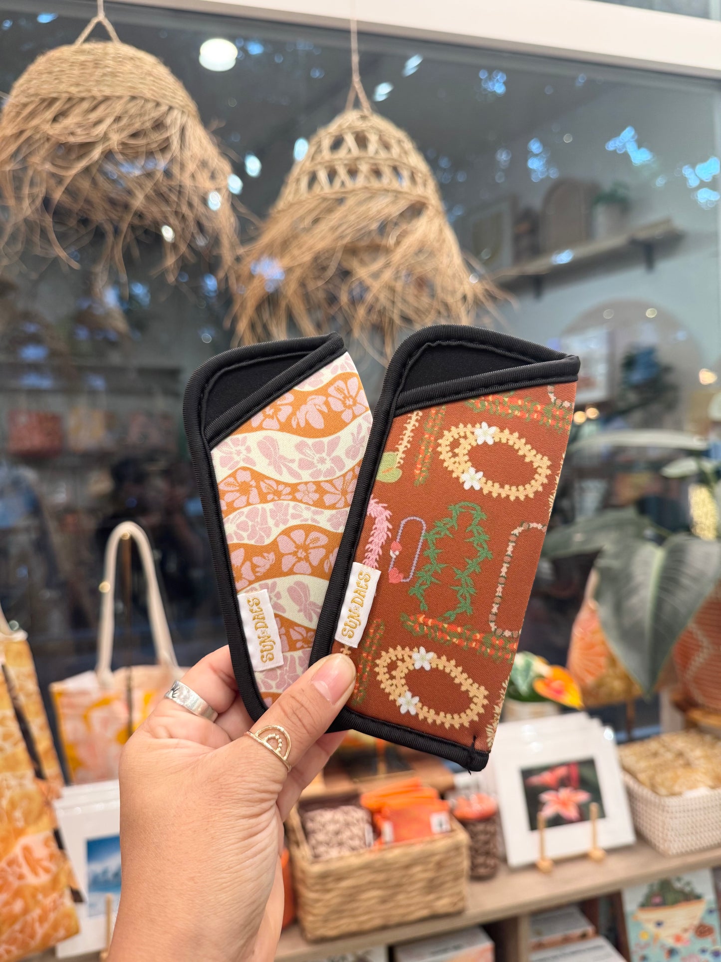 Cocoa Leis Sunny Holder