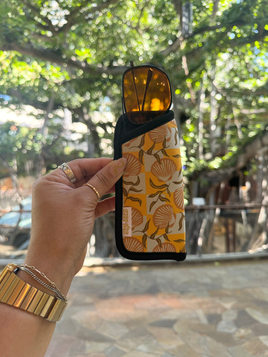 Checkered Sunrise Shell Sunny Holder