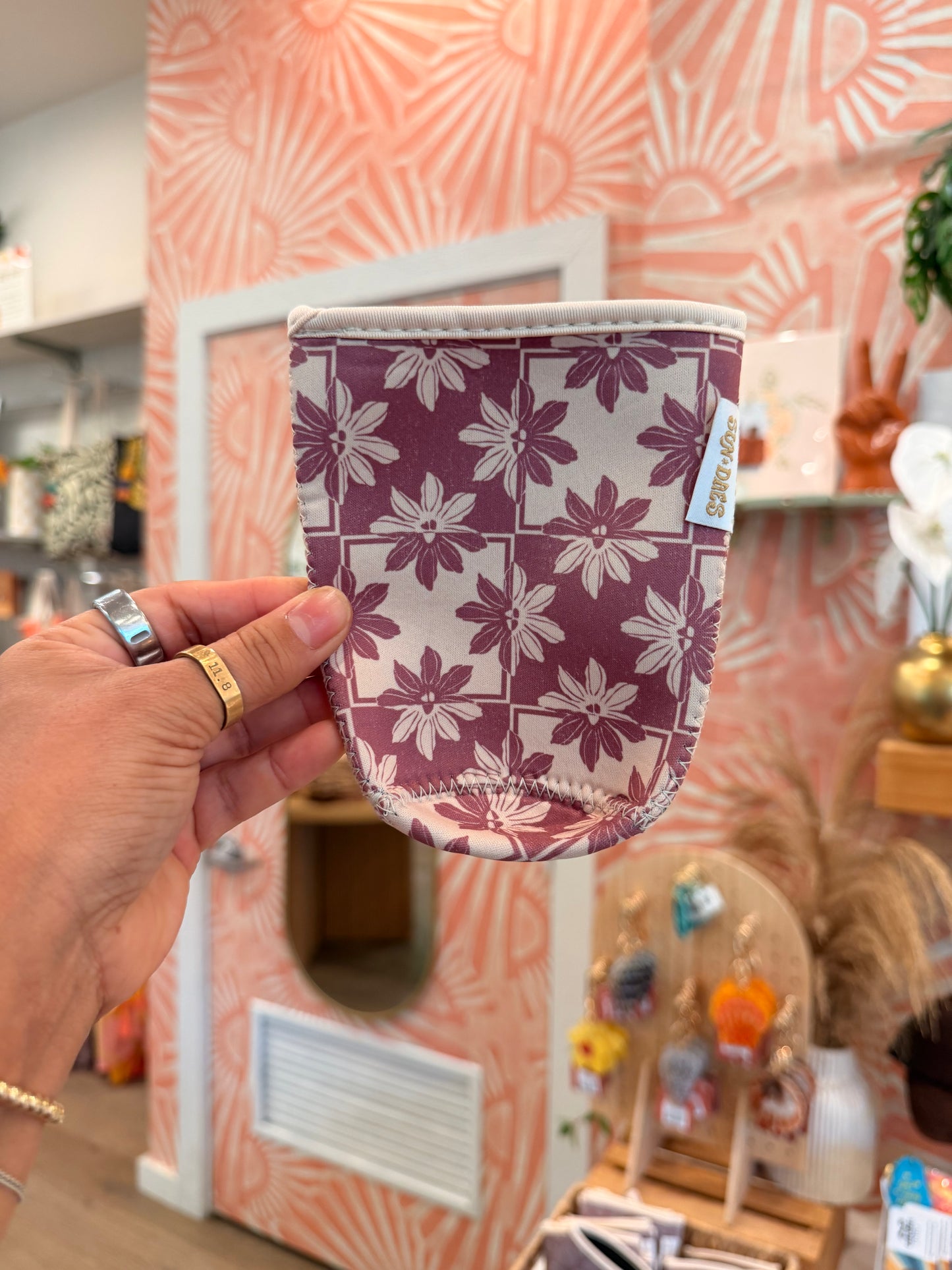 Lilac Naupaka checker coffee sleeve lg