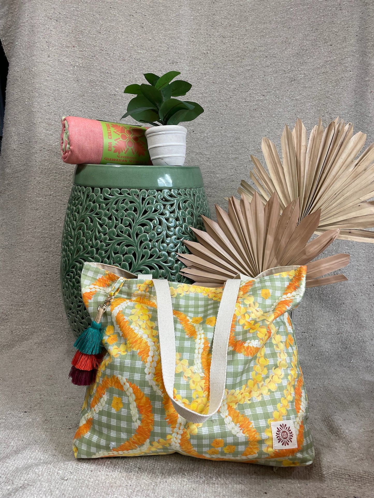 Lei Palaka in everything tote