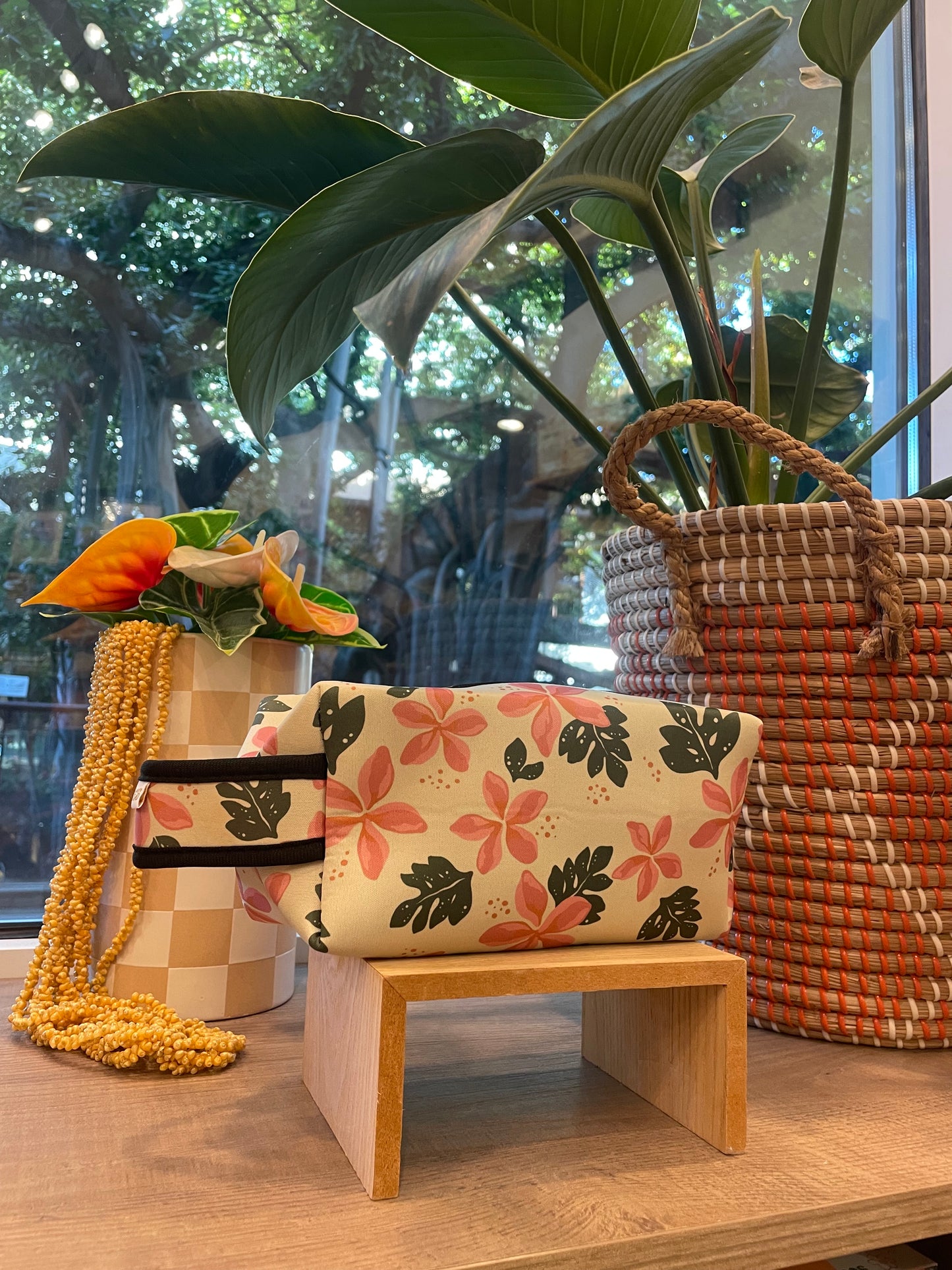 Retro Plumeria Holoholo Pouch