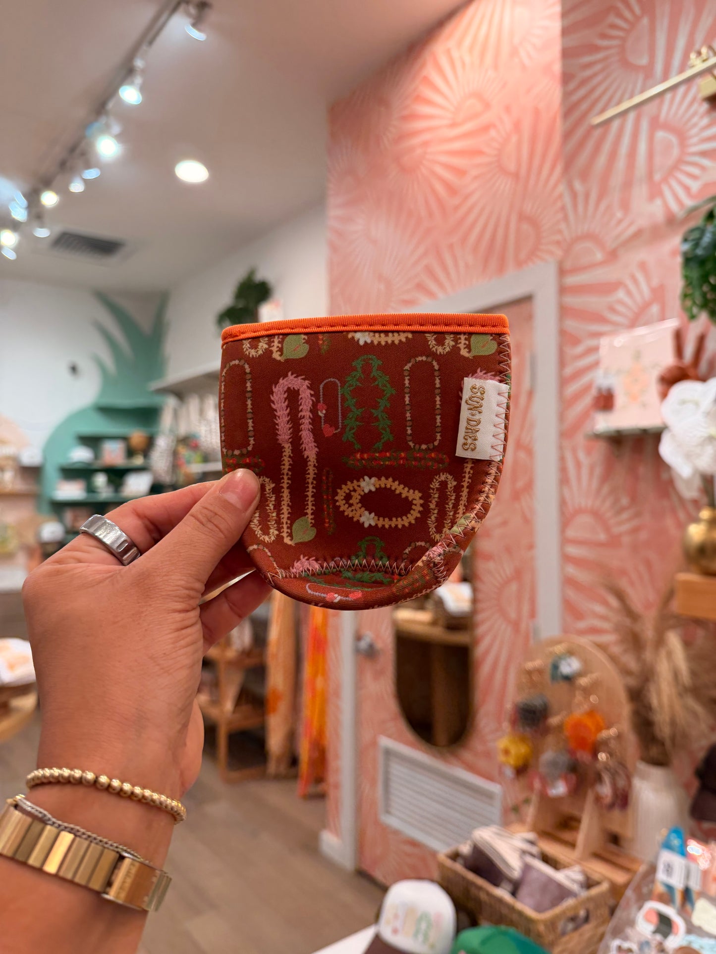 Cocoa lei coffee sleeve sm