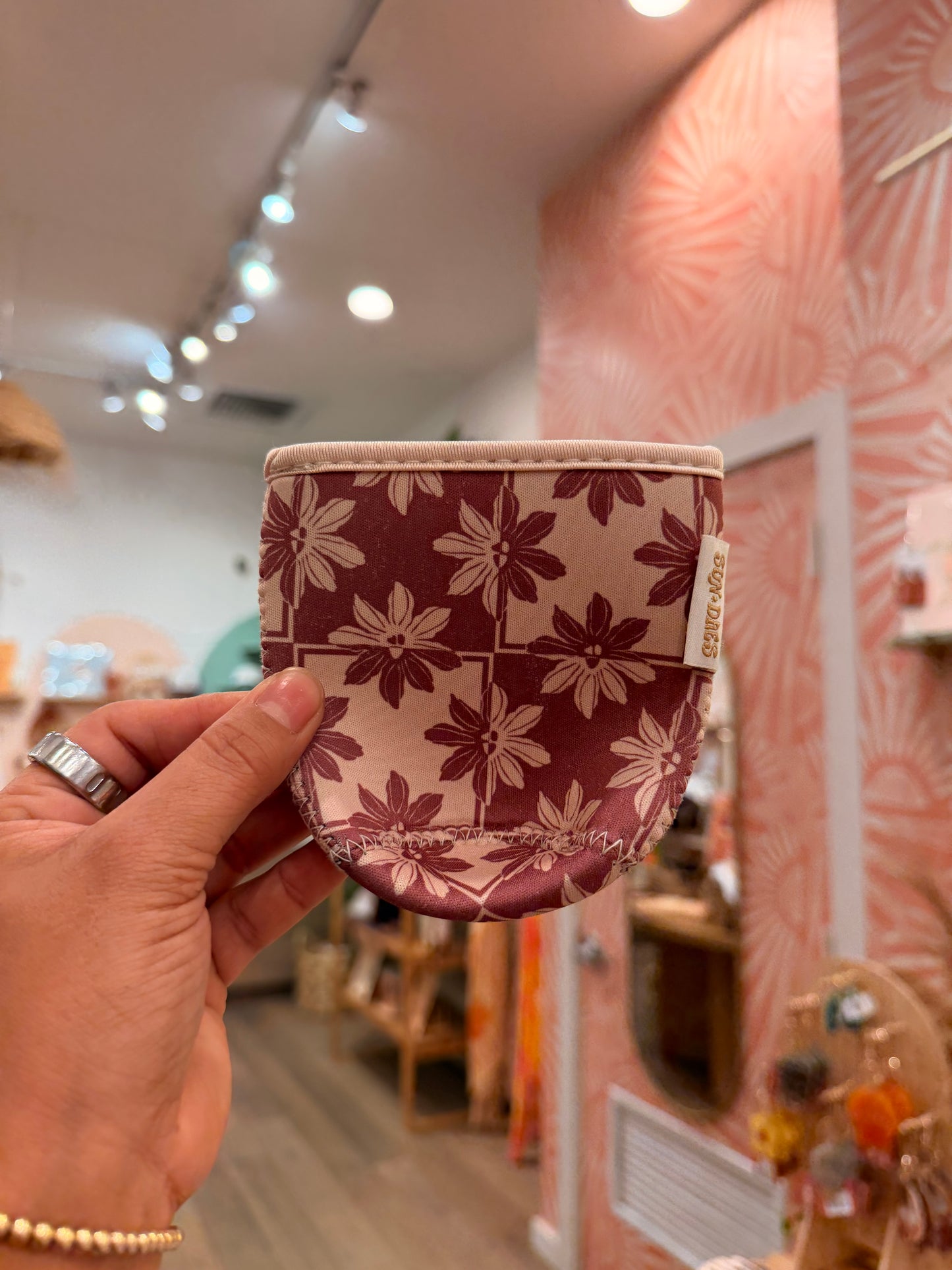 Lilac Naupaka checker coffee sleeve sm