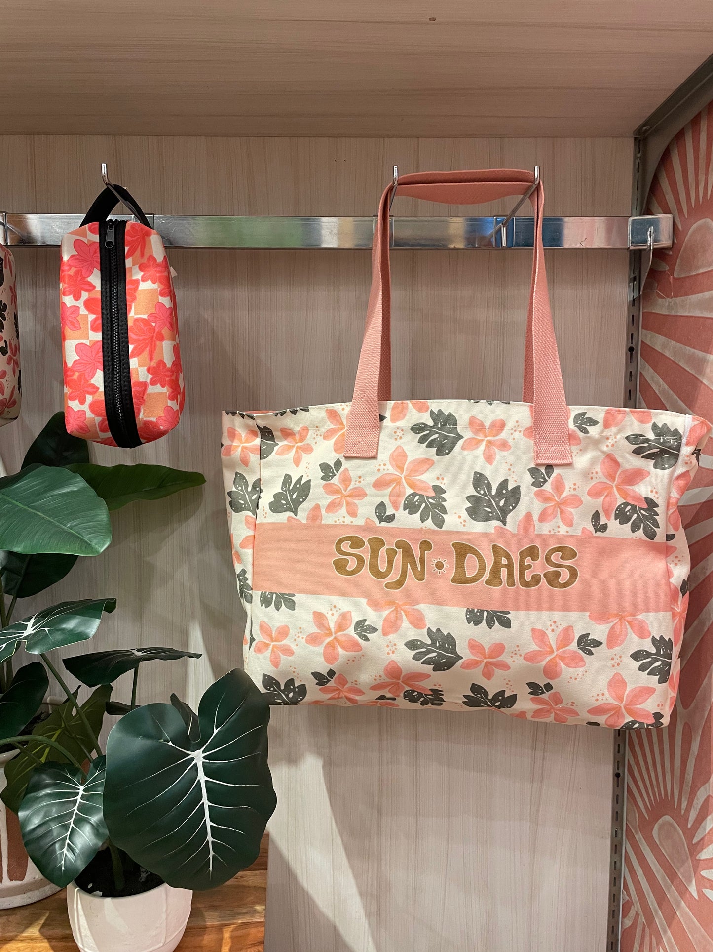Retro Plumeria Sun.daes Tote