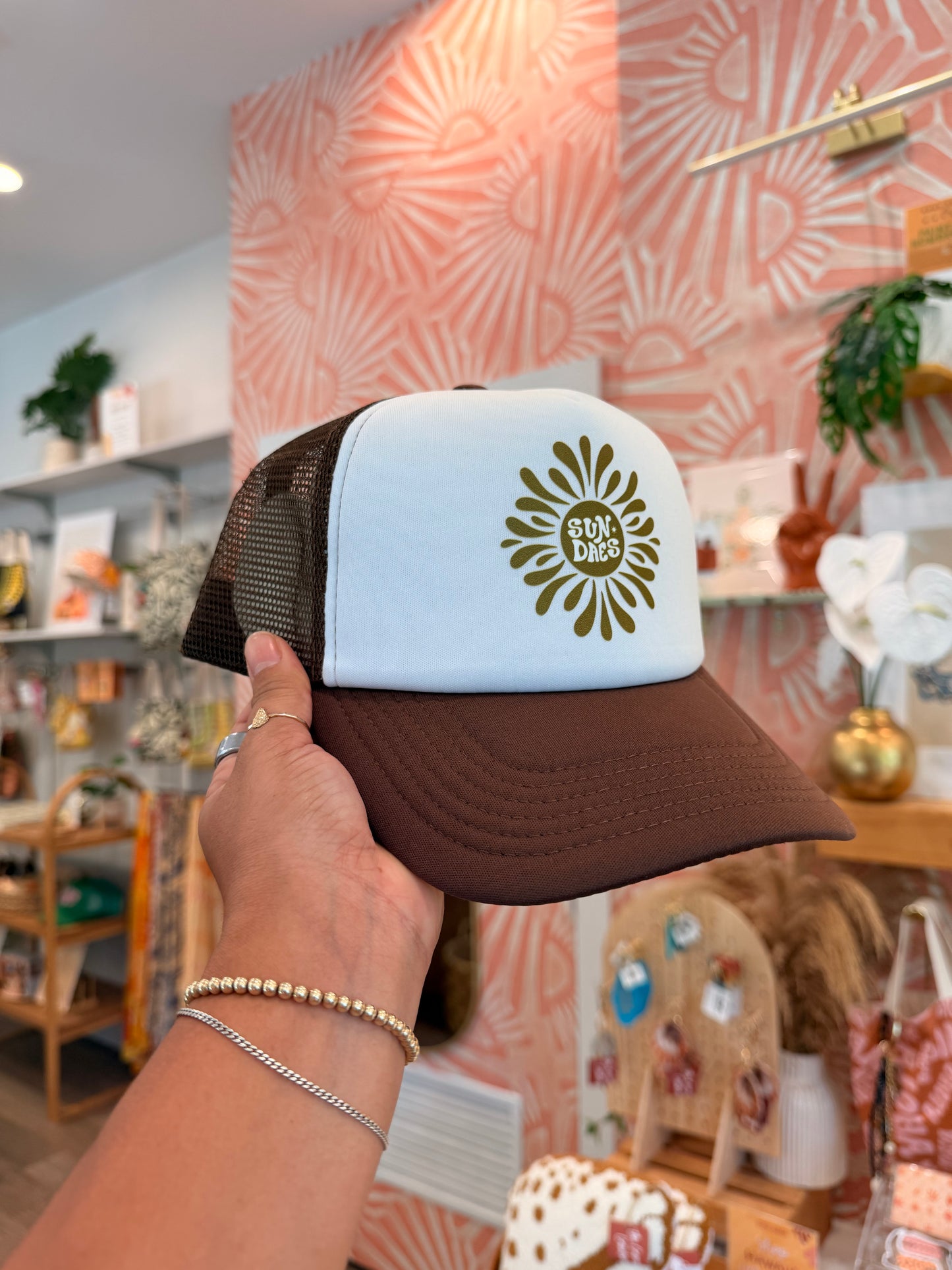 Sun.daes Trucker Hat