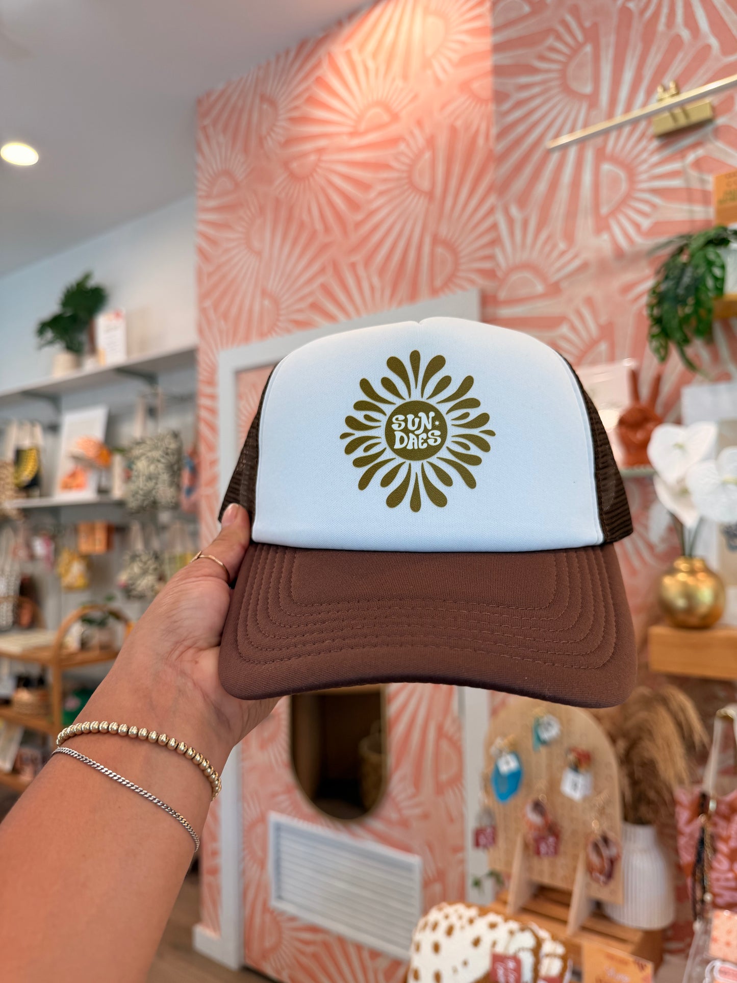 Sun.daes Trucker Hat