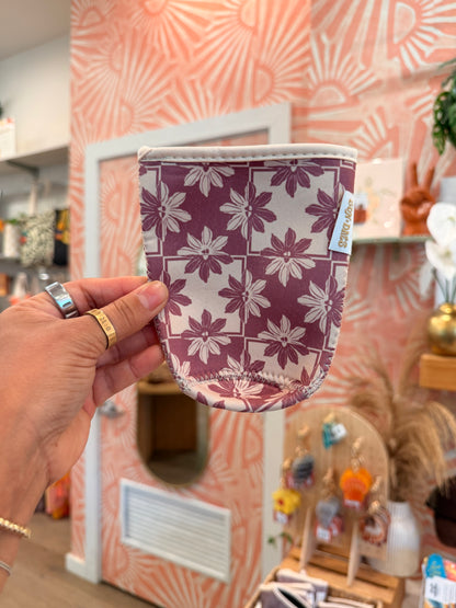 Lilac Naupaka checker coffee sleeve lg