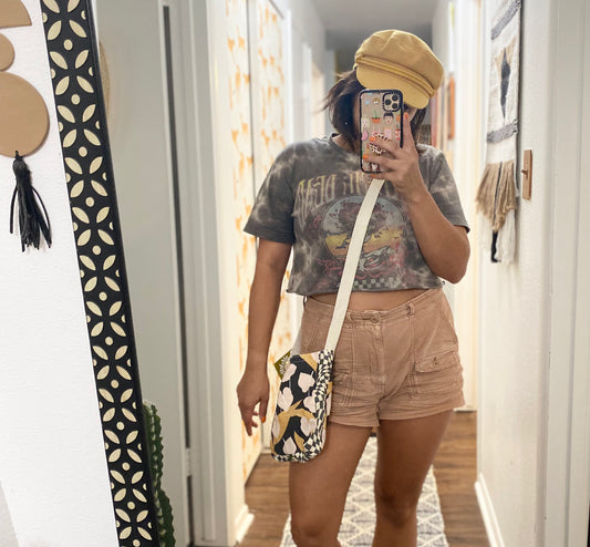 Black anthurium Mel Crossbody